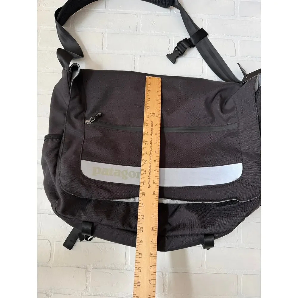 Patagonia Critical Mass Black Messenger Laptop Crossbody Bag Luggage